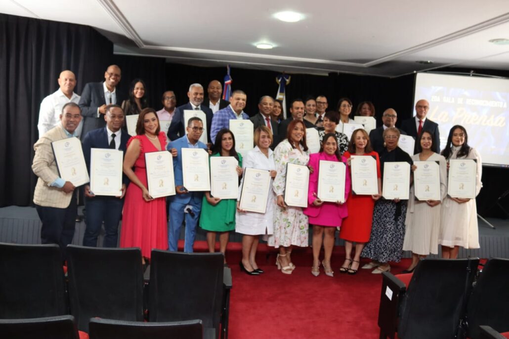 CDP reconoce a 50 periodistas por su trayectoria en la Segunda Gala de Reconocimientos