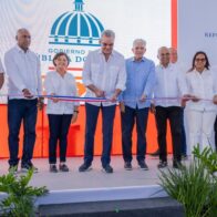 Abinader entrega calles asfaltadas y supervisa avance de la circunvalación de Baní