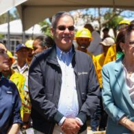 Abinader encabeza siembra de 3,200 plantas