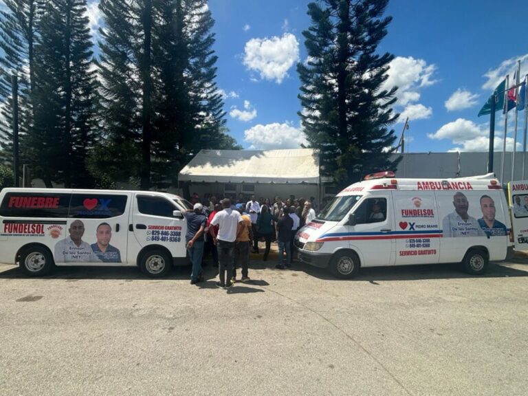 Entregan ambulancia y carro fúnebre para beneficiar a comunitarios de Pedro Brand