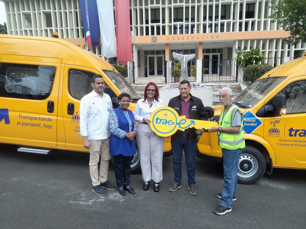 Llegan Primeros Autobuses del Sistema Nacional de Transporte Escolar a Samaná