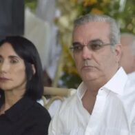 Presidente Abinader y primera dama asisten a sepelio de hijo de Eduardo Estrella
