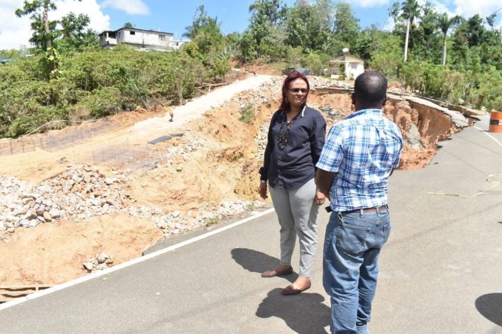 Comunidad de Majagual Adentro exige respuestas a Gobernadora de Samaná y Director Regional del MOPC