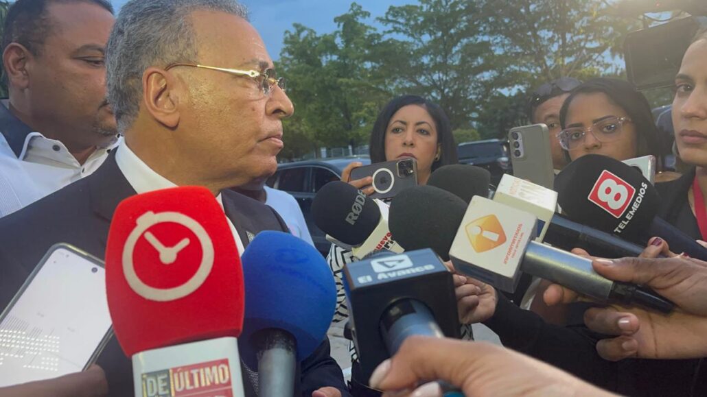 Geólogo Osiris de León llama a revisar edificaciones tras derrumbe de la discoteca Jet Set