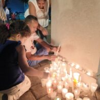 Realizan encendido de velas en honor a Jany Ventura, víctima de la tragedia en Jet Set