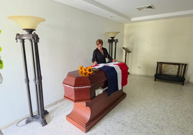 Sepultan personaje Jany Ventura en medio de dolor y tristeza 6 | Noticias de hoy en República Dominicana WhatsApp Image 2025 04 12 at 4.39.55 PM 1 770x540 1 | Noticias de hoy en De Último Minuto