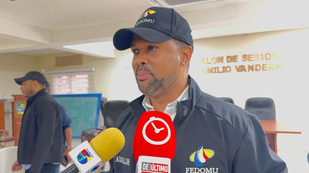 Autoridades de Las Terrenas refuerzan seguridad y protección ambiental por Semana Santa
