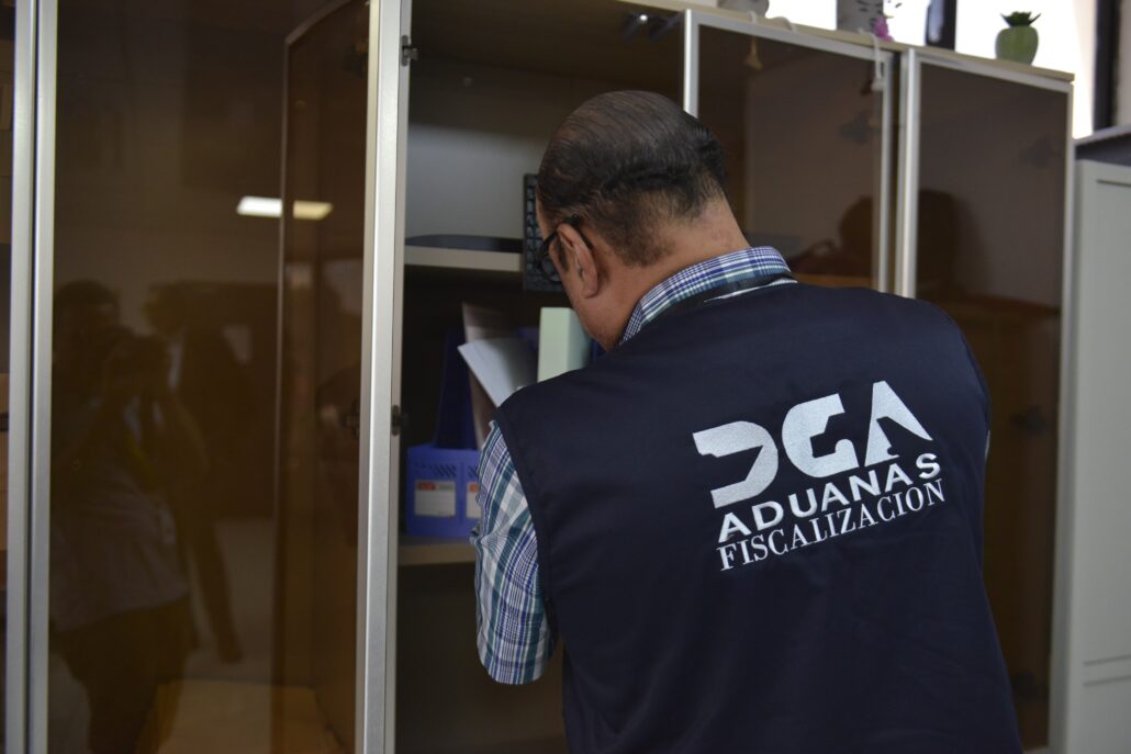 Fiscalizadores de Aduanas.