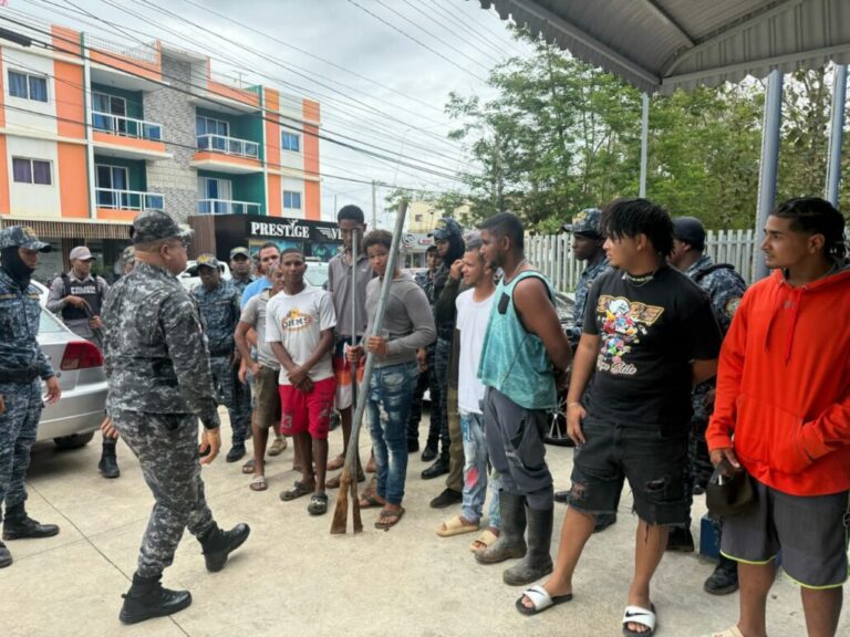 Detiene a 13 personas que intentaban invadir pista de aterrizaje en Barraquito