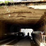 Camión derriba baranda del deteriorado puente ubicado en el kilómetro 13 de la autopista Duarte