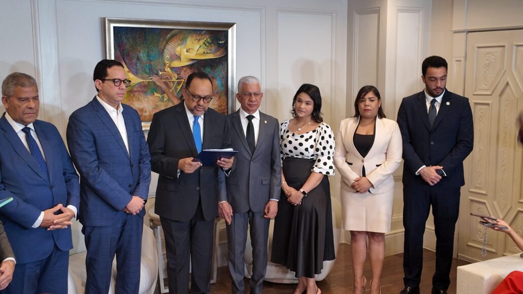 Poder Ejecutivo somete proyecto para fusionar los ministerios de Economía y Hacienda