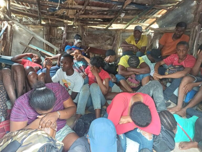Ejército localiza "casucha" donde estaban escondidos 26 inmigrantes indocumentados