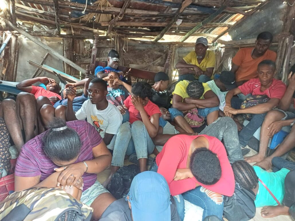 Ejército localiza "casucha" donde estaban escondidos 26 inmigrantes indocumentados