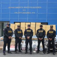 PN apresa a tres personas en flagrante delito por estafa con cheques falsos y recupera mercancía valorada en cientos de miles de pesos