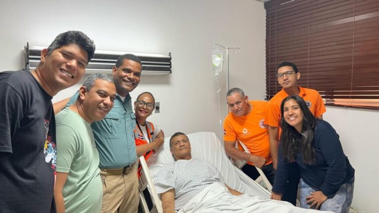 Sobreviviente de la tragedia del Jet Set se reencuentra con sus rescatistas de Defensa Civil 9 | Noticias de hoy en República Dominicana Sobreviviente de la tragedia del Jet Set se reencuentra con sus rescatistas de Defensa Civil