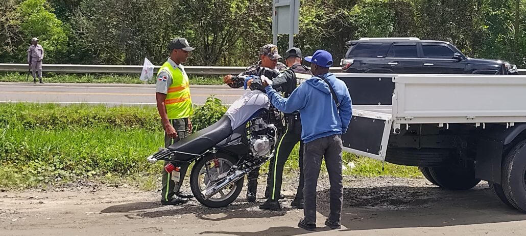 Operativo de la Digesett retiene más de 20 motocicletas en Sabana Grande de Boyá