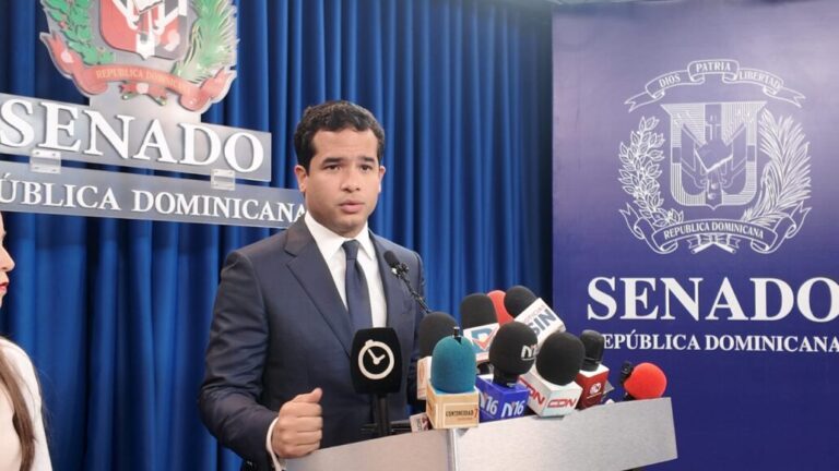 Senador Omar Fernández deposita proyecto de protección víctimas de Jet Set con 10 medidas especiales