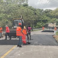 Ministerio de Obras Públicas interviene en carretera Samaná-Las Galeras tras denuncia social