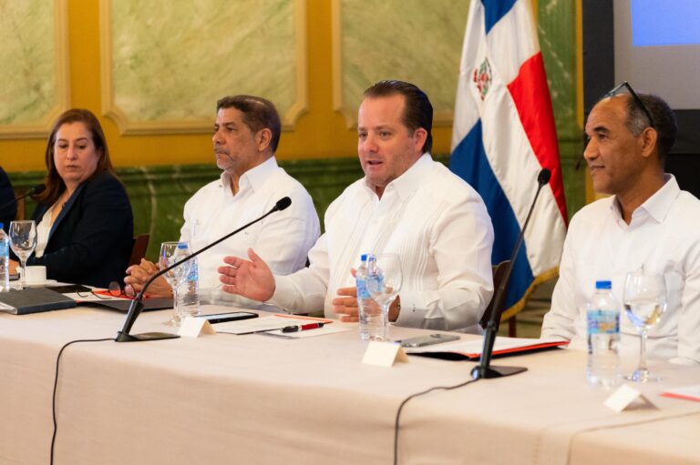 Técnicos de la FAO asistirán al Gobierno para actualizar base datos alimentaria 9 | Noticias de hoy en República Dominicana El ministro de la Presidencia, José Ignacio Paliza encabezó en el Palacio Nacional una sesión ampliada del Consejo Nacional para la Soberanía y Seguridad Alimentaria y Nutricional (CONASSAN), donde se presentó la Hoja de Balance de Alimentos (HBA).