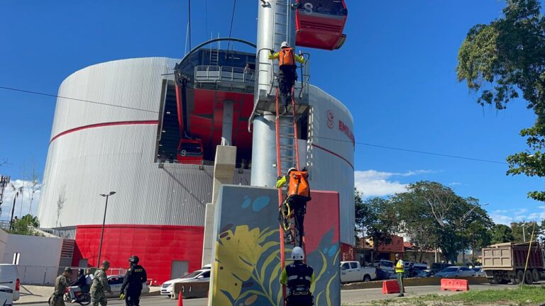 Realizan simulacro en el teleférico de Santiago