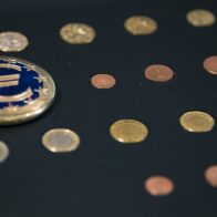 El euro supera los 1,15 dólares y marca su máximo desde noviembre de 2021