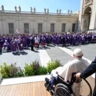 El papa quiso visitar la basílica mientras "mejora" en su convalecencia