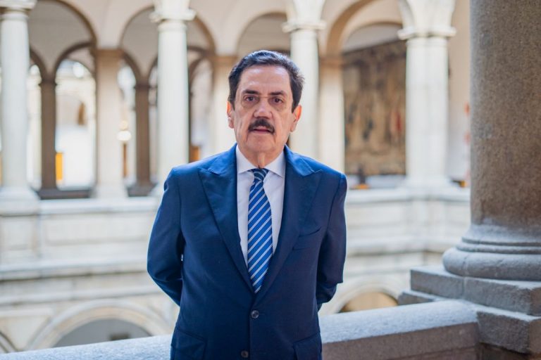 El nuevo embajador de República Dominicana en España entrega sus credenciales al rey