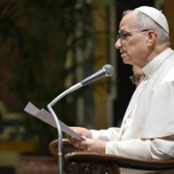 León XIV dice que es "esencial" construir la paz "poniéndose del lado de las víctimas"
