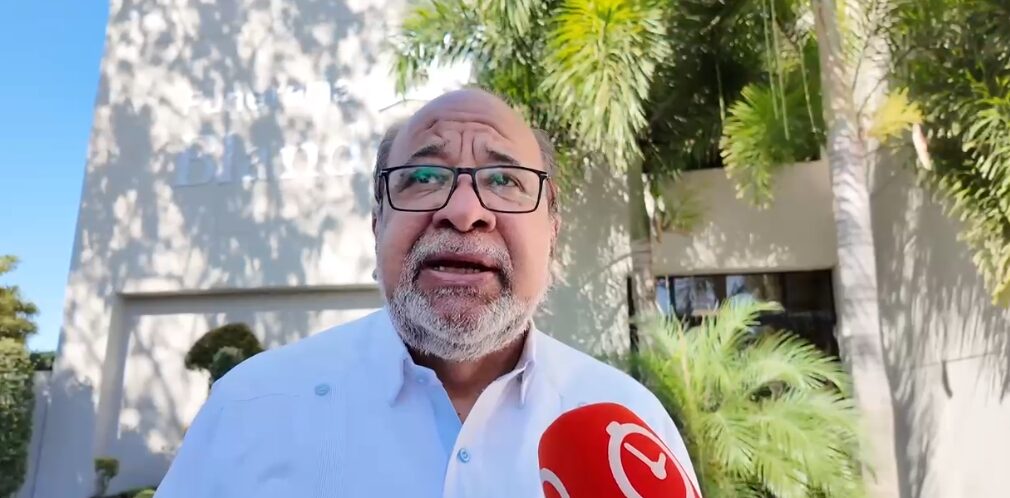 Héctor Olivo destaca legado y lealtad de Roberto Rodríguez durante velatorio en funeraria Blandino