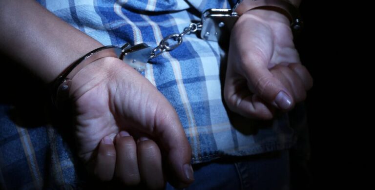 Apresan tras allanamientos a dos presuntos miembros de una estructura criminal en Hato Mayor
