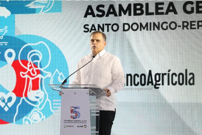 Ministro de Hacienda, Jochi Vicente.