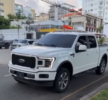 ¡Animal sobre ruedas! Mujeres denuncian acoso vial por conductor de camioneta Ford F-150 en Santo Domingo