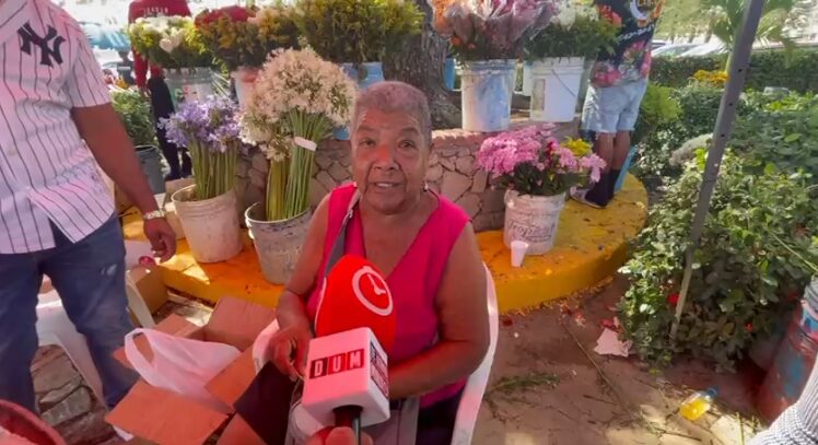 Comerciantes de flores y velones aseguran ventas en Día de Madres han sido dinámicas en Santiago