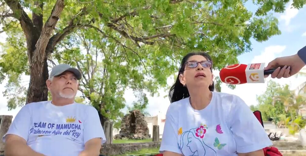 Lágrimas, flores y gratitud: visitantes honran a sus madres en el Cristo Redentor
