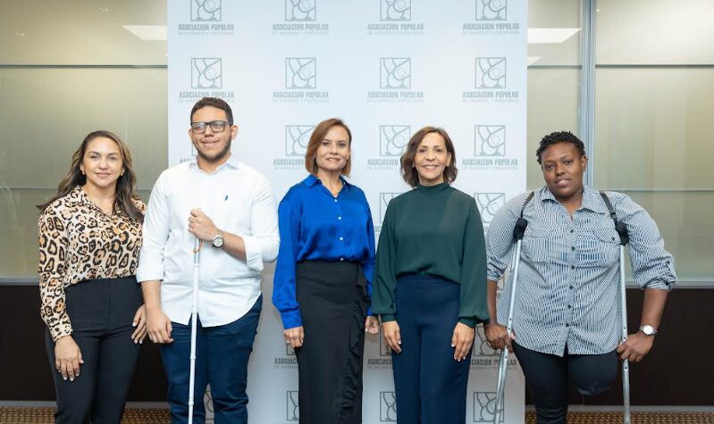 Mildred Del Orbe, Michael Eusebio, Tania Guenen, Mildred Minaya y María Meléndez.