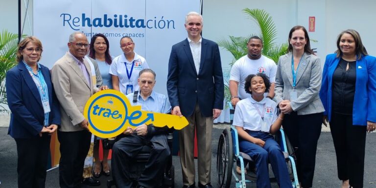 MINERD entrega autobús con rampa a Rehabilitación para promover la inclusión y la seguridad en el transporte