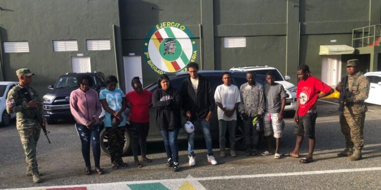 Arrestan sargento y raso del ERD con inmigrantes indocumentados en San Juan de la Maguana