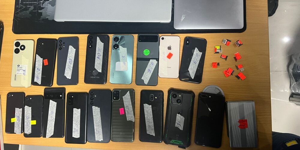 Policía desmantela punto de compra y desbloqueo ilegal de celulares en Herrera, SDO
