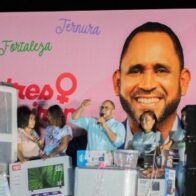 Diputado Heriberto Aracena celebra su tradicional fiesta del Día de las Madres en SDE