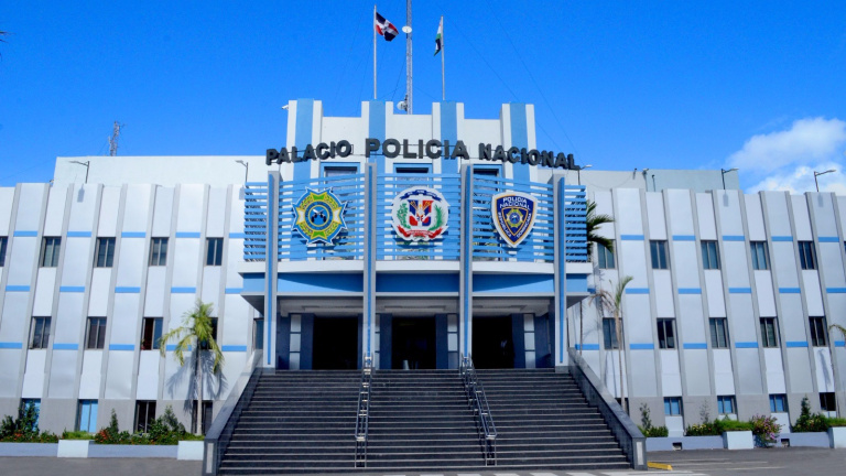 PN desmantela banda dedicada al robo de vehículos en plazas y supermercados del GSD y San Cristóbal