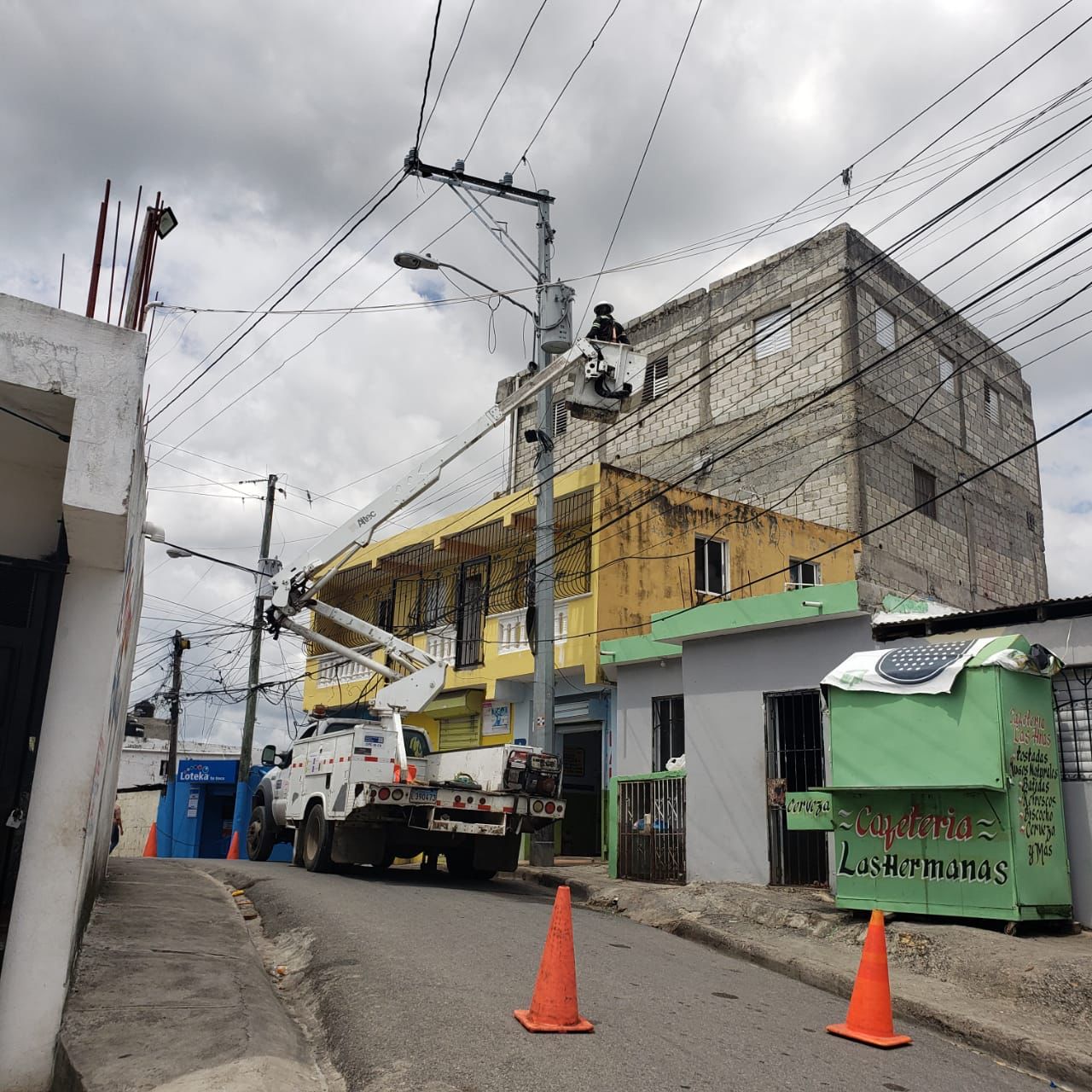 EDEEste en los 3 Brazos: Más de 6,000 familias serán impactadas por rehabilitación eléctrica y programa educativo