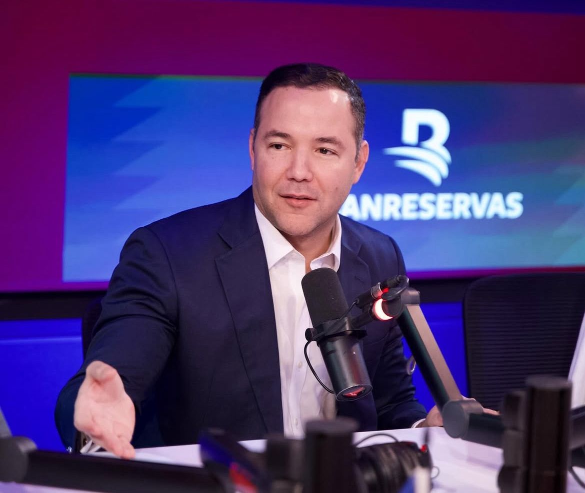 Johnny Pujols acusa al gobierno de engañar al pueblo con más propaganda que realizaciones