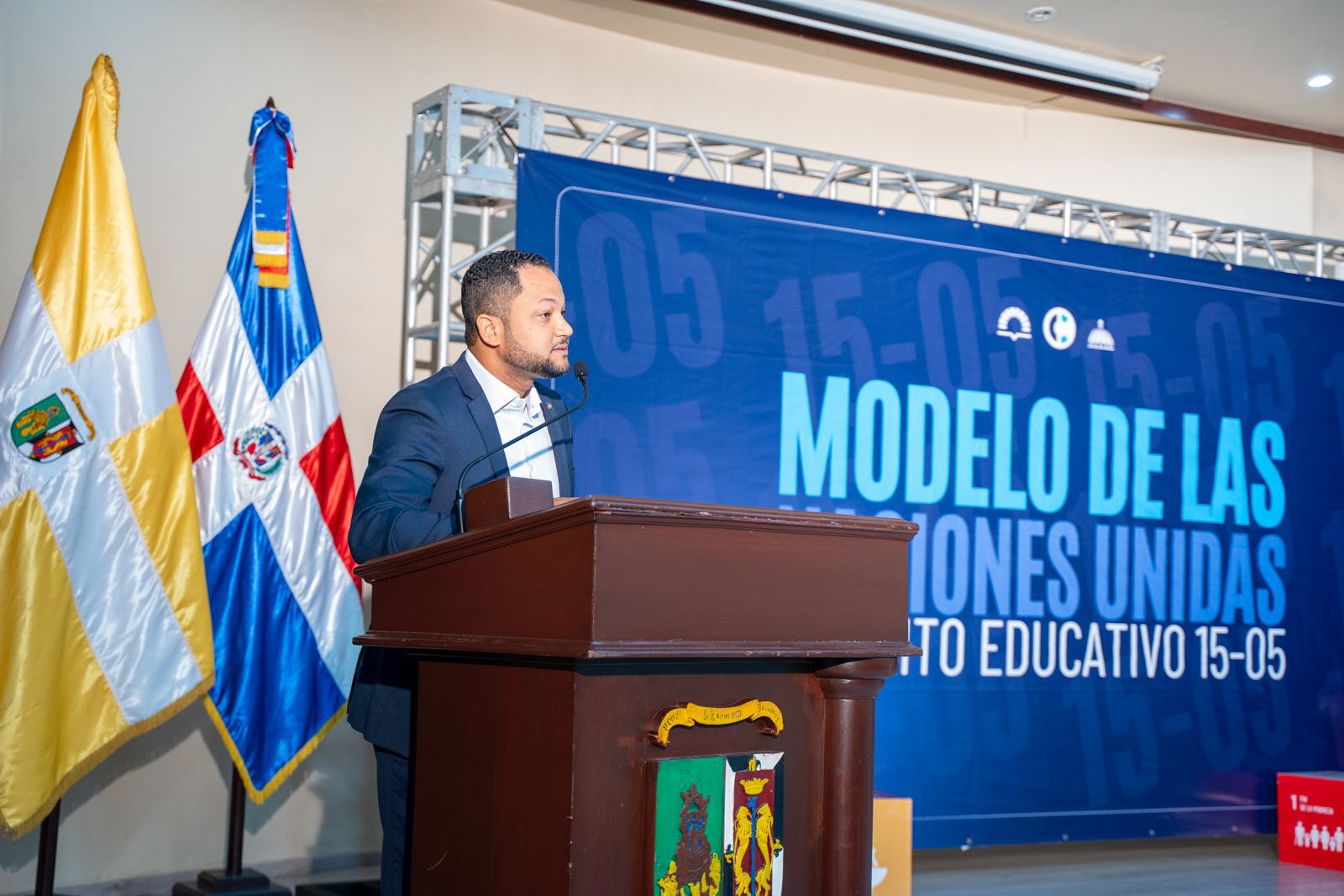 Leandro Mieses inspira a jóvenes en la apertura del Modelo de la ONU en Santo Domingo