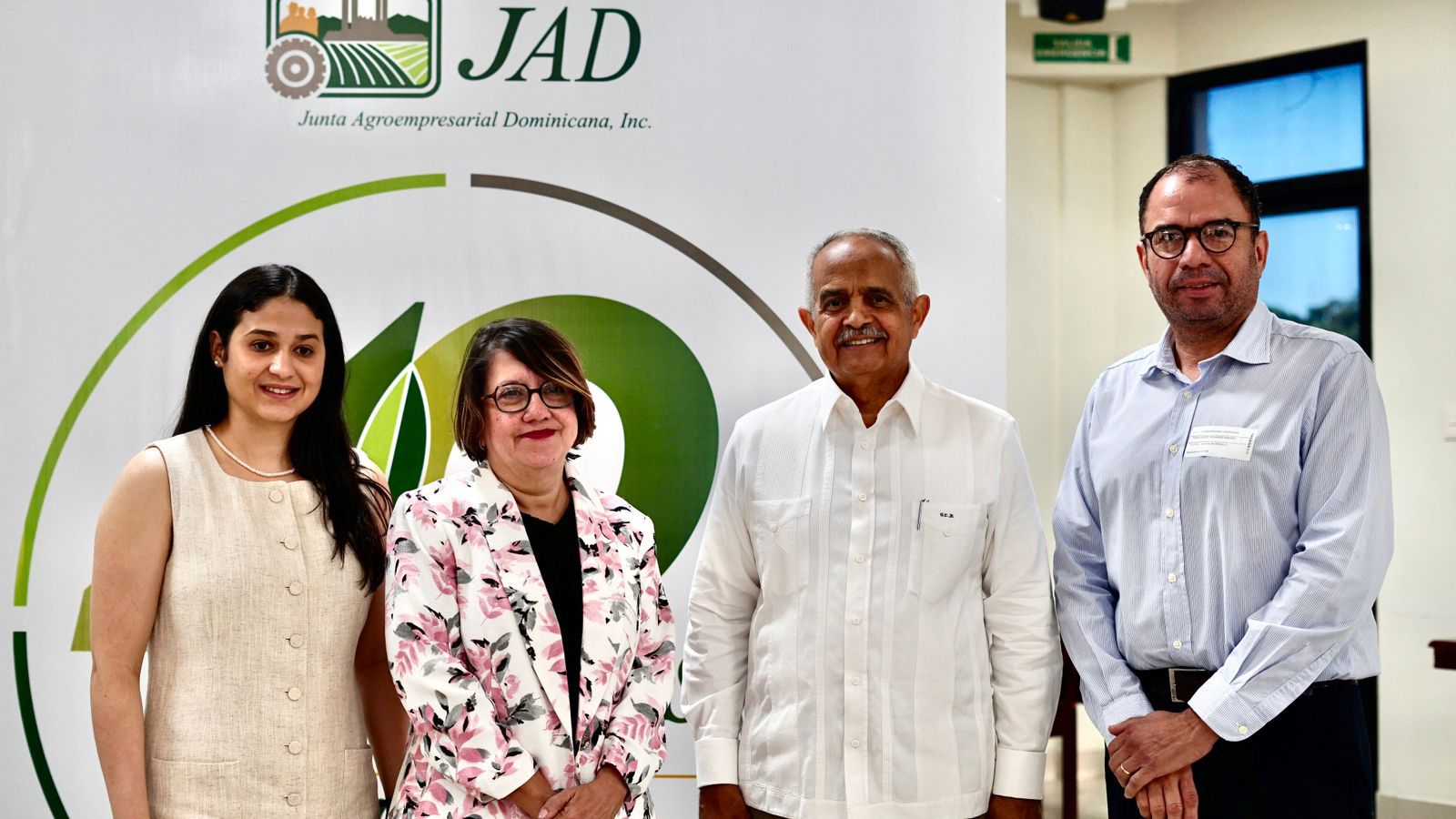 La JAD y Holland House Caribbean firman acuerdo para impulsar la innovación agropecuaria
