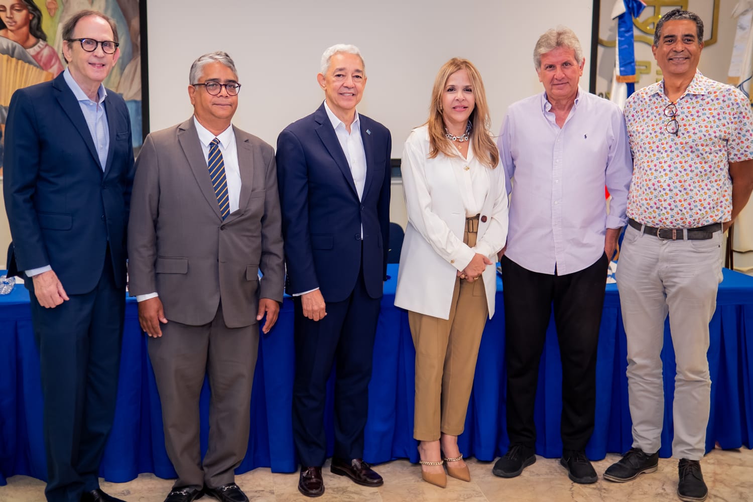 Grandes del humor dominicano se unen por la educación en "Una noche de risas con propósito"