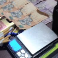 Policía apresa a un hombre en posesión de sustancias narcóticas y otros ilícitos en Barahona