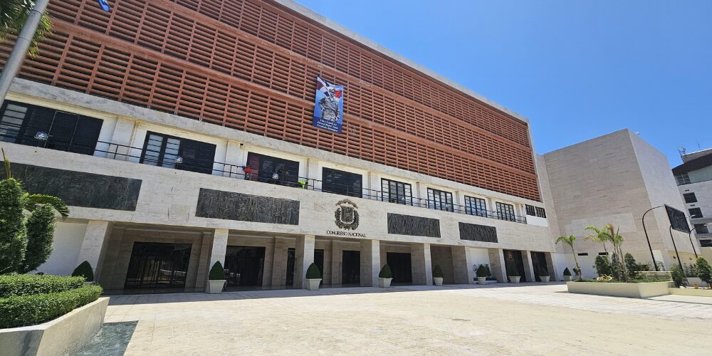 Diputados valoran fusión del Ministerio de Economía y Hacienda