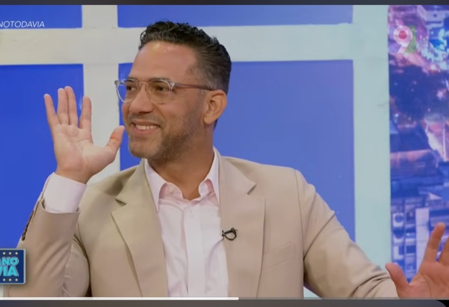 Sergio Carlo augura que "en el 2028 Leonel Fernández vuelve al poder"