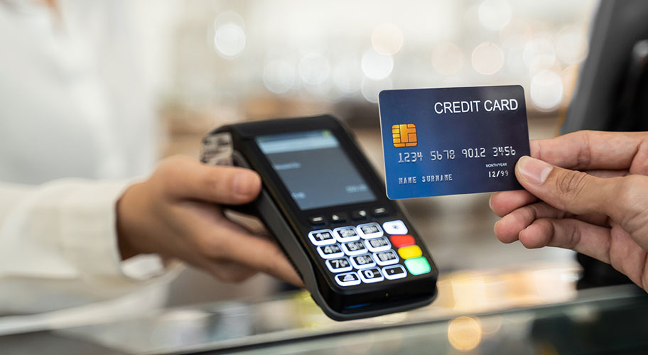 PN apresa hombre por consumo de más de RD$184,000 con tarjeta de crédito robada en el Distrito Nacional