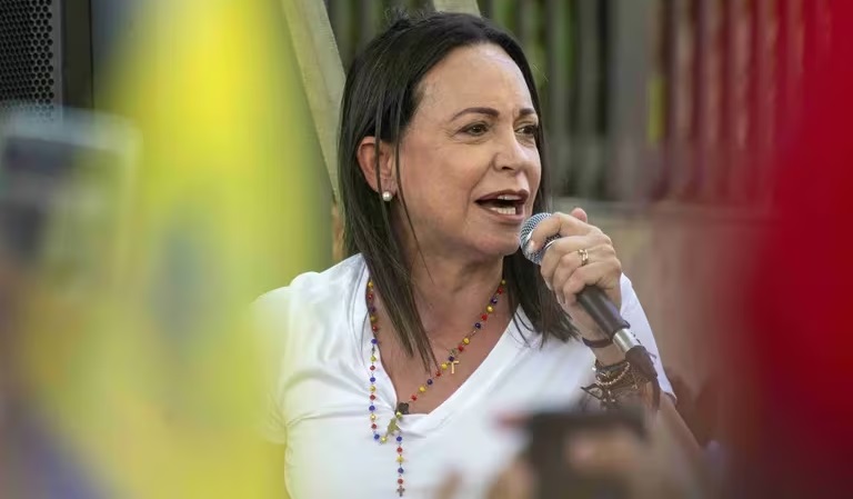 María Corina Machado dice que Maduro representa "una amenaza directa" para el hemisferio